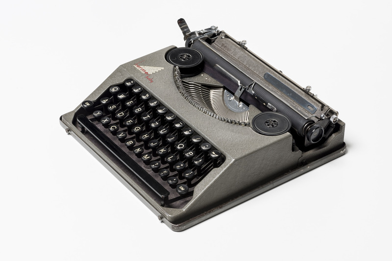 Machine à écrire Hermès Baby
